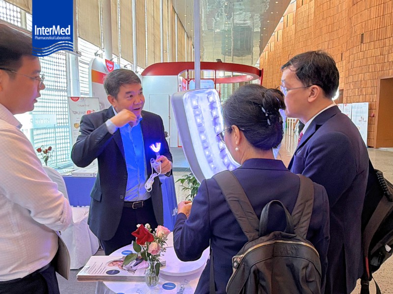 InterMed Việt Nam tham dự hội nghị Khoa học Kỹ thuật Răng Hàm Mặt lần thứ 48 (HNT4 - 2026) Ông Đoàn Công Thảo tư vấn bác sĩ cách sử dụng Lumoral