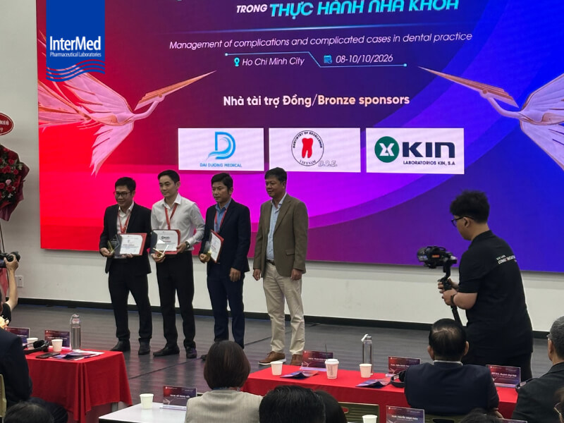 InterMed Việt Nam tham dự hội nghị Khoa học Quốc tế Khoa Răng Hàm Mặt - Trường Đại học Văn Lang (VLU 2026) Ông Trần Nam Vương nhận kỉ niệm chương và thư cảm ơn từ ban tổ chức hội nghị nha khoa VLU 2026